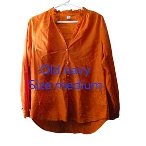 Romance is in the air with this women's medium buttin down top exc.cond.